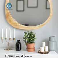 Vente de gros Miroir moderne irrégulier asymétrique à cadre en bois personnalisé