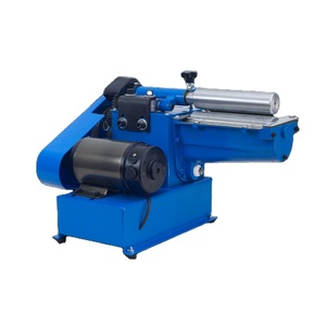 Petite machine électrique semi-automatique robuste pour le plastique à froid, avec régulation de vitesse, pour sacs à main en cuir jaune, semelles supérieures et étuis en papier, facile à utiliser. - Product Image 2