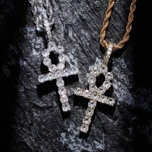 Collier tendance en cuivre avec pendentif croix hip-hop européen et américain, zircon multicolore, pour une personnalité affirmée - Product Image 2