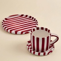 Ensemble de tasses à café et soucoupes en porcelaine sous glaçure peintes à la main, couleur bordeaux, avec logo personnalisé, pour le petit-déjeuner et le thé de l'après-midi