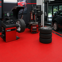 Dalles de sol de garage modulaires en PVC robustes de 7 mm, antidérapantes, résistantes à l'usure, imperméables, à clipser, modernes, pour intérieur automobile
