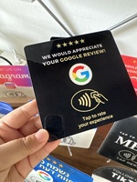 Cartes NFC Google Reviews 10x10cm programmables avec un adhésif puissant pour booster votre entreprise
