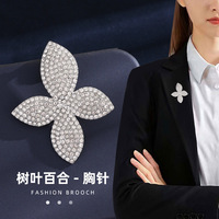Broche de trèfle à quatre feuilles haut de gamme de luxe broche de feuille de diamant sophistiquée pour Corsage des femmes accessoire polyvalent pour cadeau de fête