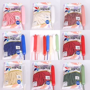 Ballon long 260 cm pour décorations de fêtes d'enfants (Noël, Halloween, anniversaire) – Blanc mat, vert, rose, transparent, noir, bleu - Product Image 1