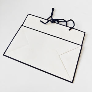 Sacs en papier cartonnés de luxe en gros avec logo de marque personnalisé pour vêtements, cadeaux, bijoux, promotion personnalisée - Product Image 5