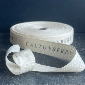 Ruban en sergé de coton naturel de 15 mm avec logo imprimé personnalisé, emballage écologique pour cadeau, ruban en sergé - Product Image 1
