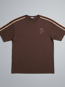 T-shirt in cotone da uomo oversize in maglia marrone con logo 'P' e strisce sulle spalle, stile hip hop minimalista, OEM ODM - Product Image 5