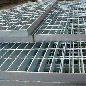 Rejilla de Acero Personalizada al por Mayor de Fábrica para Plataformas de Carreteras, Pisos Metálicos para Exteriores para Pasarelas, Rejilla de Acero Galvanizado - Product Image 4