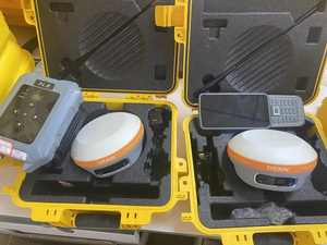 Équipement de topographie d'occasion <span class=keywords><strong>CHCnav</strong></span> <span class=keywords><strong>I83</strong></span> GNSS RTK Ensemble complet Code permanent Logiciel Landstar8 IP67 Portée de 10 km Multi-fréquence - Product Image 1