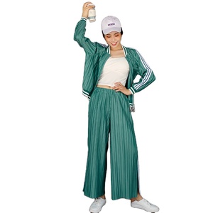 2020 automne Nouvelle Hong Kong Style Rétro <span class=keywords><strong>Chic</strong></span> Rayure Mouvement Plissée Deux Ensemble pour Les Femmes - Product Image 1