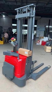 Carretilla elevadora semiautomática de 1,6 M y 3,5 M, apilador de palés eléctrico completo montado en patas ajustables, apilador de palés eléctrico - Product Image 5