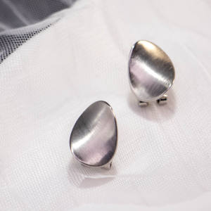 Boucles d'oreilles créoles classiques en argent 925 inaltérable haut de gamme pour femmes et enfants, style bohème, design brossé tendance pour les fêtes, bon prix - Product Image 4