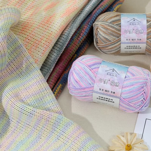 Fil <span class=keywords><strong>à</strong></span> <span class=keywords><strong>tricoter</strong></span> épais teint en espace pour la vente en gros, fil <span class=keywords><strong>à</strong></span> crocheter moelleux et coloré, fil fantaisie en coton lait dégradé et gonflant pour le bricolage - Product Image 4