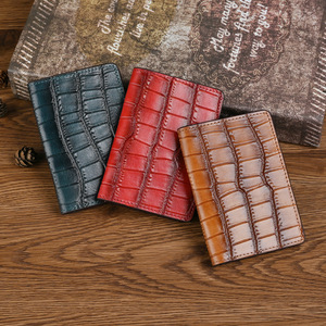 Porte-cartes Ando Bag en cuir véritable, portefeuille vintage à double pli avec motif croco et poche à monnaie - Product Image 1