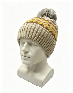 Bonnet tricoté personnalisé à motif jacquard nordique avec pompon, doublure polaire chaude et revers côtelé, fournisseur de bonnets d'hiver - Product Image 2
