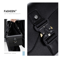 Sac bandoulière tactique pour homme avec boucle à dégagement rapide, sac messager à rabat, sac à bandoulière professionnel pour les déplacements quotidiens