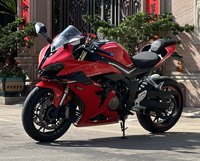 Moto sportive haute performance QJMOTOR Rac800 800cc à quatre cylindres en ligne, vitesse maximale de 260 km/h, adaptée à la conduite à grande vitesse