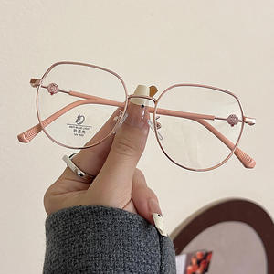 กรอบแว่นตาโลหะทรงสี่เหลี่ยม Qianai รุ่น S4-22050 ป้องกันแสงสีฟ้า กรอบเต็ม Unisex เลนส์ AC ดีไซน์ทรงไม่สมมาตร - Product Image 4