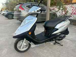 <span class=keywords><strong>Scooter</strong></span> <span class=keywords><strong>Suzuki</strong></span> UM125 125cc à refroidissement par air, EFI, CVT - Product Image 5
