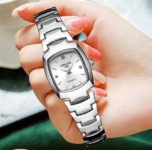 Montre pour femmes au design minimaliste carré avec un bracelet en acier inoxydable simple et polyvalent, montre à quartz élégante et étanche - Product Image 3