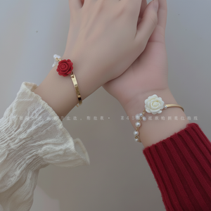 Vendita calda Trending alla moda braccialetti con perline per donne ragazze graziosi braccialetti con motivo a croce a fiori con motivo a forma di numero all'ingrosso - Product Image 1