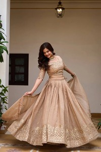 Ensemble de lehenga brodé le plus vendu pour femmes, idéal pour les mariages et les fêtes, avec un magnifique dupatta assorti, disponible au meilleur prix - Product Image 6
