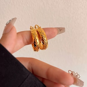 Pendientes de mujer en forma de arco europeo y americano, argollas de acero inoxidable 316, diseño sencillo de espiga de trigo estilo INS transfronterizo. - Product Image 2