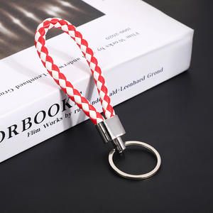 Precio al por mayor nuevos llaveros de cuerda de cuero PU tejidos a mano multicolores creativos colgantes de llave de coche - Product Image 5