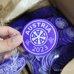 ユニフォームウェア用のカスタムサッカーチーム名ロゴマシン織りスポーツファブリックパッチとバッジのアイアン - Product Image 5