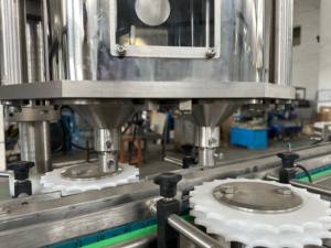 Machine de remplissage et de bouchage de bouteilles en verre pour <span class=keywords><strong>1000</strong></span> bouteilles par heure, avec <span class=keywords><strong>seringue</strong></span> en verre de 330 <span class=keywords><strong>ml</strong></span> pour poudre - Product Image 4