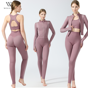 Ensemble Sportif Trois Pièces Personnalisé par le Fabricant, Doux 85% Nylon 5% Spandex, Dos en O pour Jogging - Product Image 1