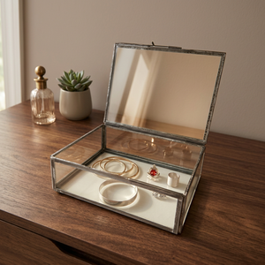 Boîte à bijoux en verre avec cadre en nickel noir et couvercle transparent pour le rangement et la présentation - Product Image 2