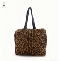 Sac fourre-tout personnalisé ultra-doux à imprimé léopard, sac de shopping chic en peluche avec poignées en cuir noir, sac à main tendance pour tous les jours