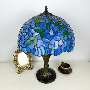 Lámpara de Mesa LED Flexible LongHuiJing de 16 Pulgadas con Pantalla de Vidrio Tintado Azul Púrpura Wisteria, E26, Estilo Rústico Retro - Product Image 5