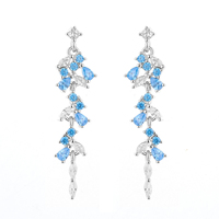 Boucles d'oreilles délicates en argent 925 bleu clair, motif forêt profonde, avec une touche luxueuse et sophistiquée