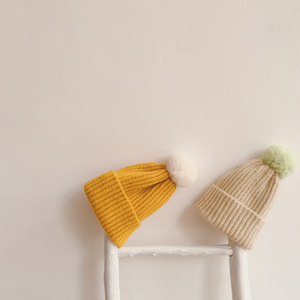 Kualitas Tinggi Grosir Rajutan Kustom Satin Bergaris Beanie Pom Pom Anak Beanie