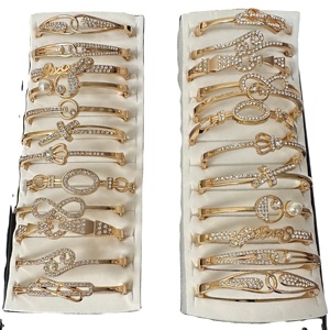 2024 luar biasa grosir gaya campuran pabrik promosi terbaik harga emas berlapis zirkonia paduan Wanita simbol 8 kupu-kupu gelang - Product Image 1