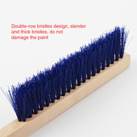 Brosse à neige classique durable avec manche en bois massif et grattoir à glace, outil d'hiver fiable pour le nettoyage et l'entretien annuel de la voiture