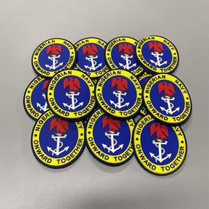 Patch en caoutchouc PVC adhésif personnalisé 3D en PVC souple, logo en silicone gaufré à chaud, transfert thermique pour vêtements - Product Image 1
