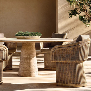 Ensemble de table et chaises de salle à manger d'extérieur moderne avec structure en rotin et coussins imperméables pour patio, cour ou hôtel - Product Image 1
