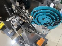 Machine de fabrication de boutons magnétiques automatiques, facile à utiliser, gain de temps, équipement d'automatisation, garantie 1 an