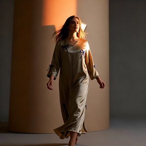 Abaya élégante de haute qualité en polyester uni pour femmes musulmanes, fournisseur en gros de robes sur mesure - Product Image 3