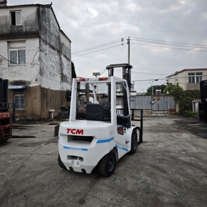 Chariots élévateurs d'occasion en gros TCM Diesel 3 tonnes Livraison rapide Matériel de terrassement Engins de construction d'occasion - Product Image 6