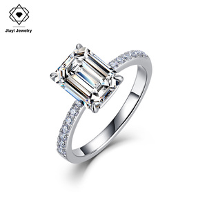 Bague de fiançailles solitaire en moissanite taille émeraude de luxe 3,2 CTW en argent sterling S925 avec tige pavée, bijoux raffinés - Product Image 1