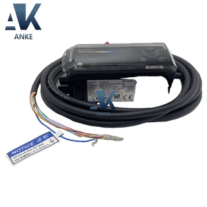 Transmisor de Señal Analógica con Aislamiento Óptico Keyence SK-1000, 4-20mA, 24V CC, para Sistemas de Automatización Industrial - Product Image 1
