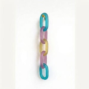 Décoration Murale Artistique en Résine Artisanale Indienne : Sculpture de Chaîne Multicolore à Maillons Ronds pour la Maison – Design Tendance - Product Image 1