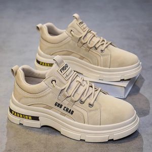 Diseño de zapatos de hombre modernos con suela gruesa, antideslizantes y resistentes al desgaste para el trabajo, estilo 2026, incluyendo botas mocasín. - Product Image 1