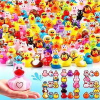 En gros, Assortiment en vrac de canards en caoutchouc de 2 pouces, sonores, à motif cœur, flottants pour bain de voiture, jouets de bain, cadeaux de fête et pour distributeurs automatiques