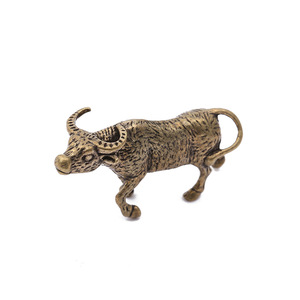 Porte-clés en laiton antique en forme de bœuf, accessoire créatif pour clés de voiture, figurine de bœuf porte-bonheur, pièce décorative à tenir à la main - Product Image 5