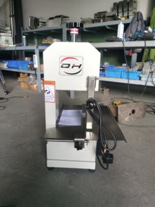 Rebanadora <span class=keywords><strong>de</strong></span> Carne Eléctrica Comercial <span class=keywords><strong>de</strong></span> 220V con Cuchilla <span class=keywords><strong>de</strong></span> Acero al Carbono y Cromado <span class=keywords><strong>de</strong></span> Alta Resistencia para Restaurantes, Charcuterías y Servicios <span class=keywords><strong>de</strong></span> Catering - Product Image 3